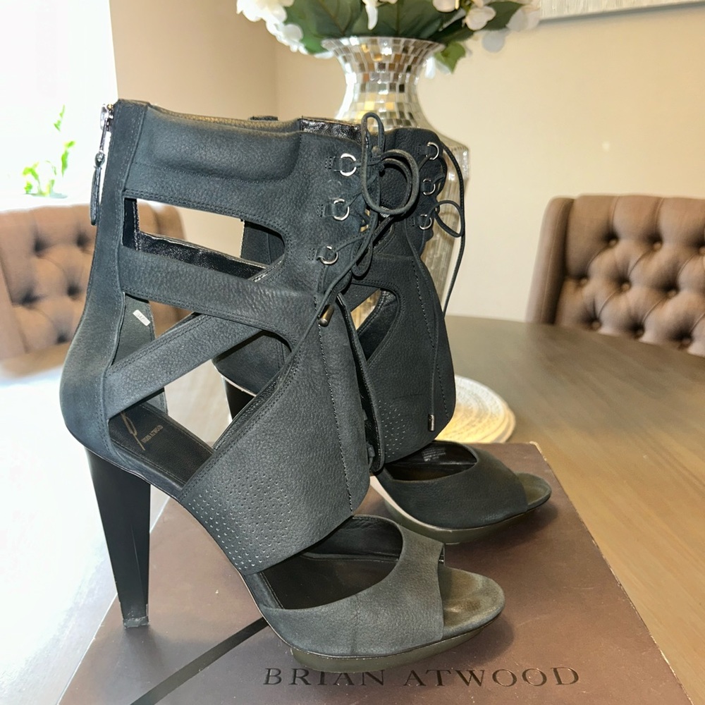 AUTHENTIC BRIAN ATWOOD!!! Size 11, good condition!!